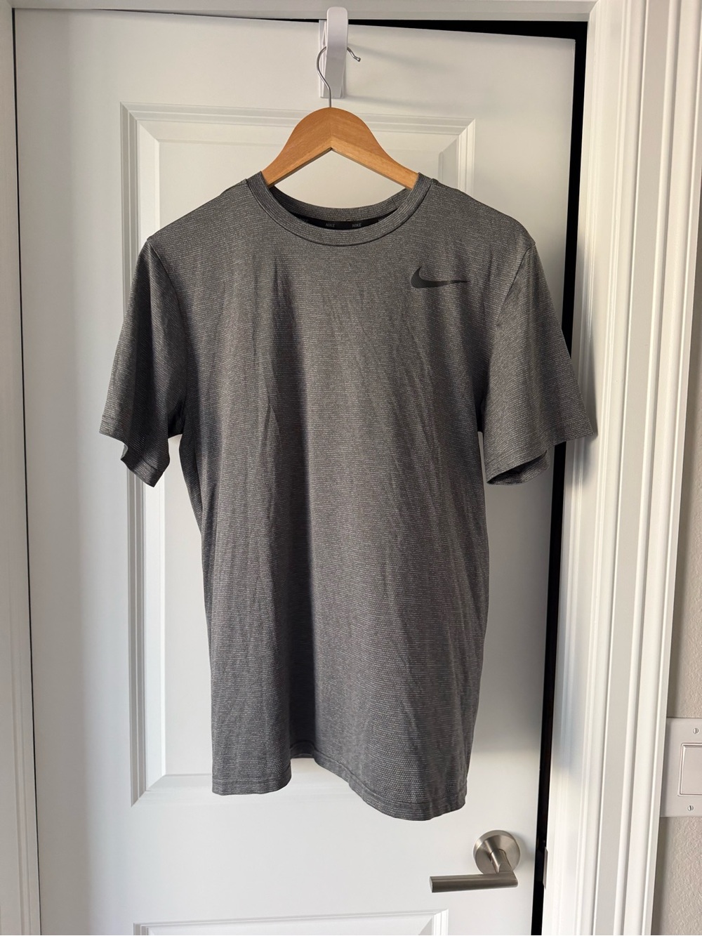 Nike Men's Heather Gray Short-Sleeve Dri-FIT Tee